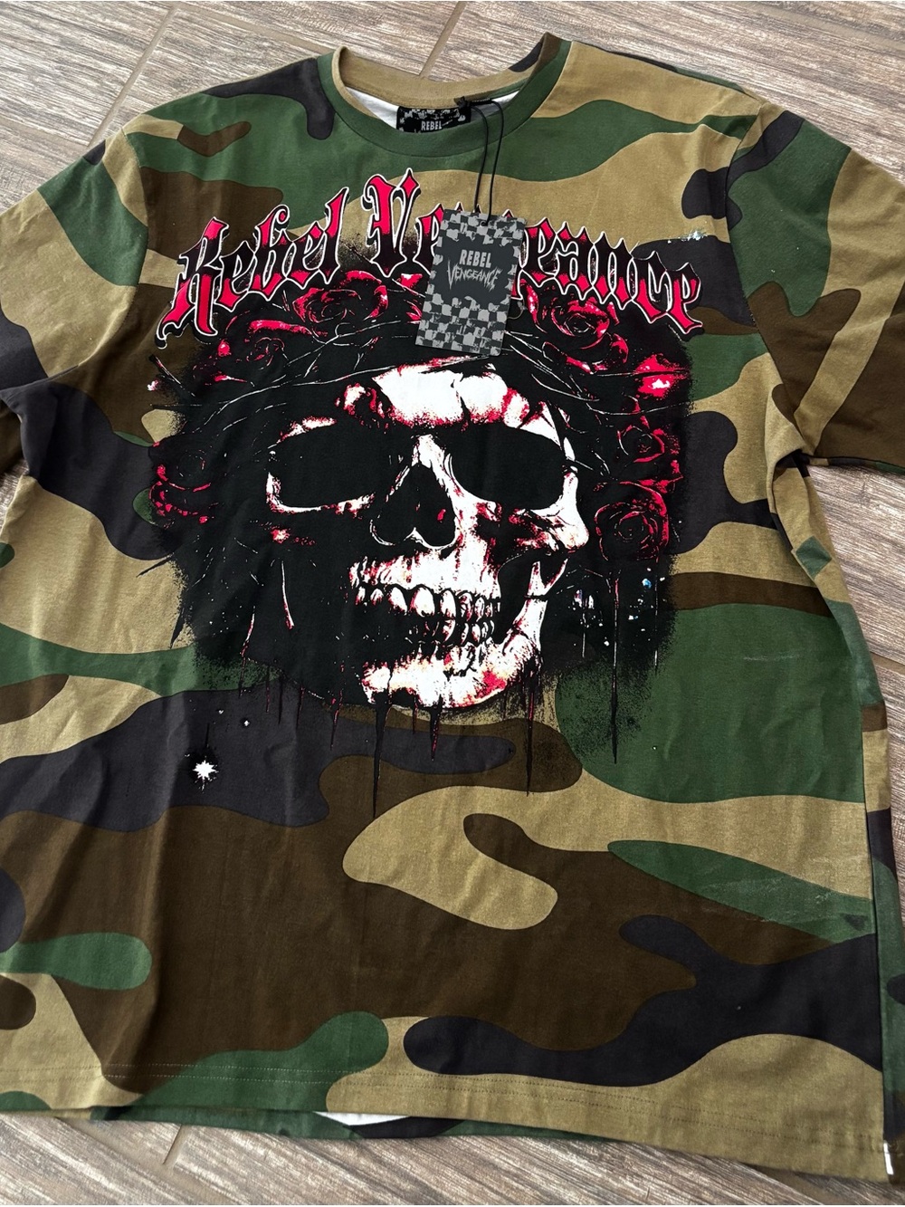 Rebel Vengeance Camo Tee with Red Skull Detail XL NWT